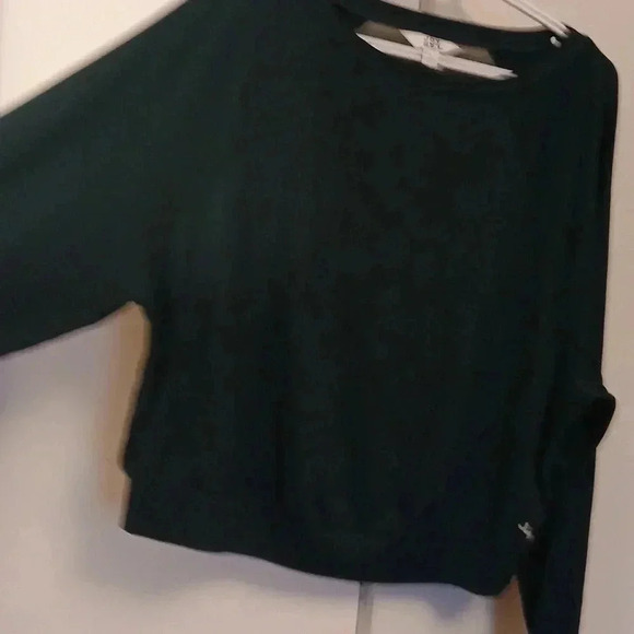 Dark green long sleeve Active  Wear - Picture 12 of 12